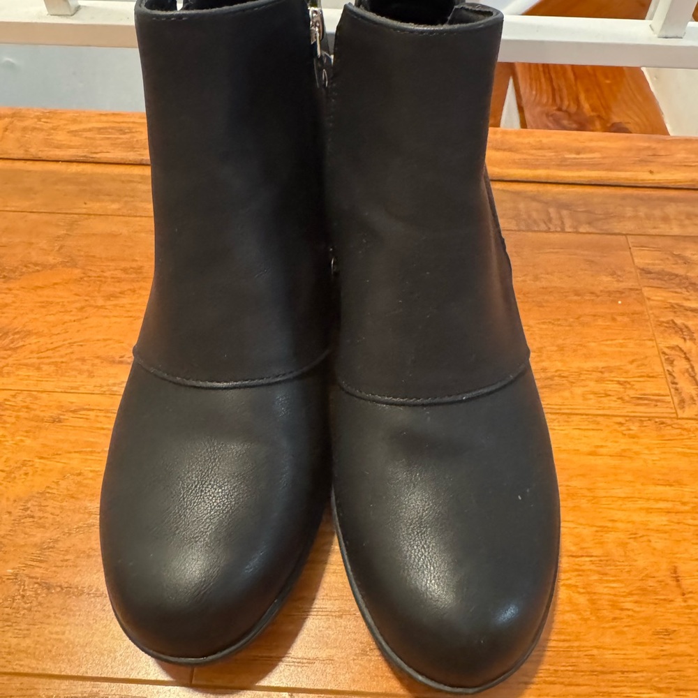 Black Ankle Boots waterproof brand new - Picture 2 of 5